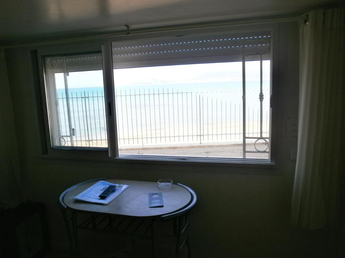 Au Tapis De Sable Hotel Saint-Cyr-sur-Mer Room photo