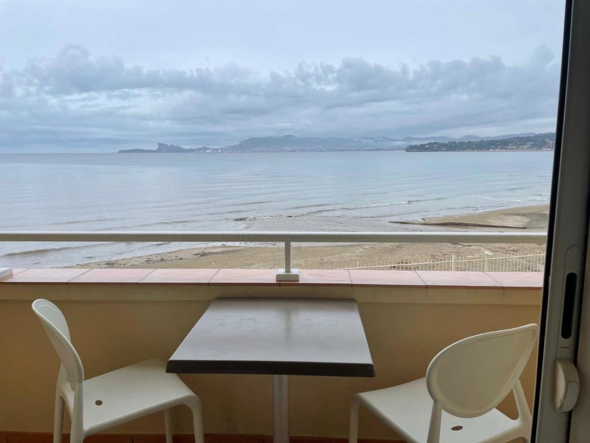 Au Tapis De Sable Hotel Saint-Cyr-sur-Mer Exterior photo