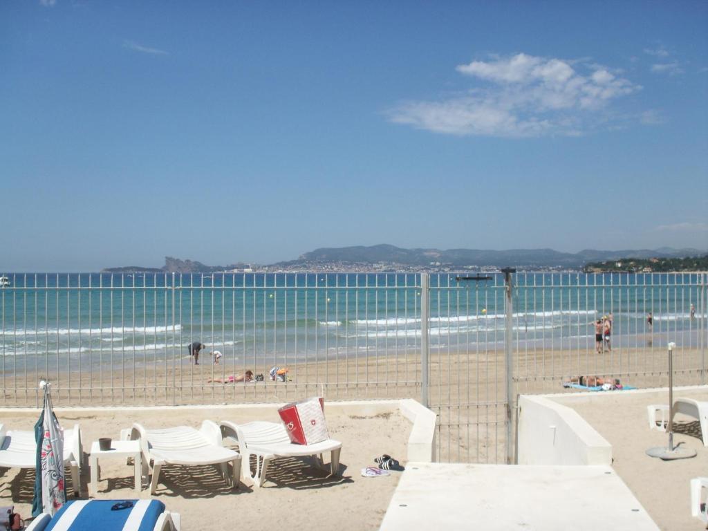 Au Tapis De Sable Hotel Saint-Cyr-sur-Mer Exterior photo