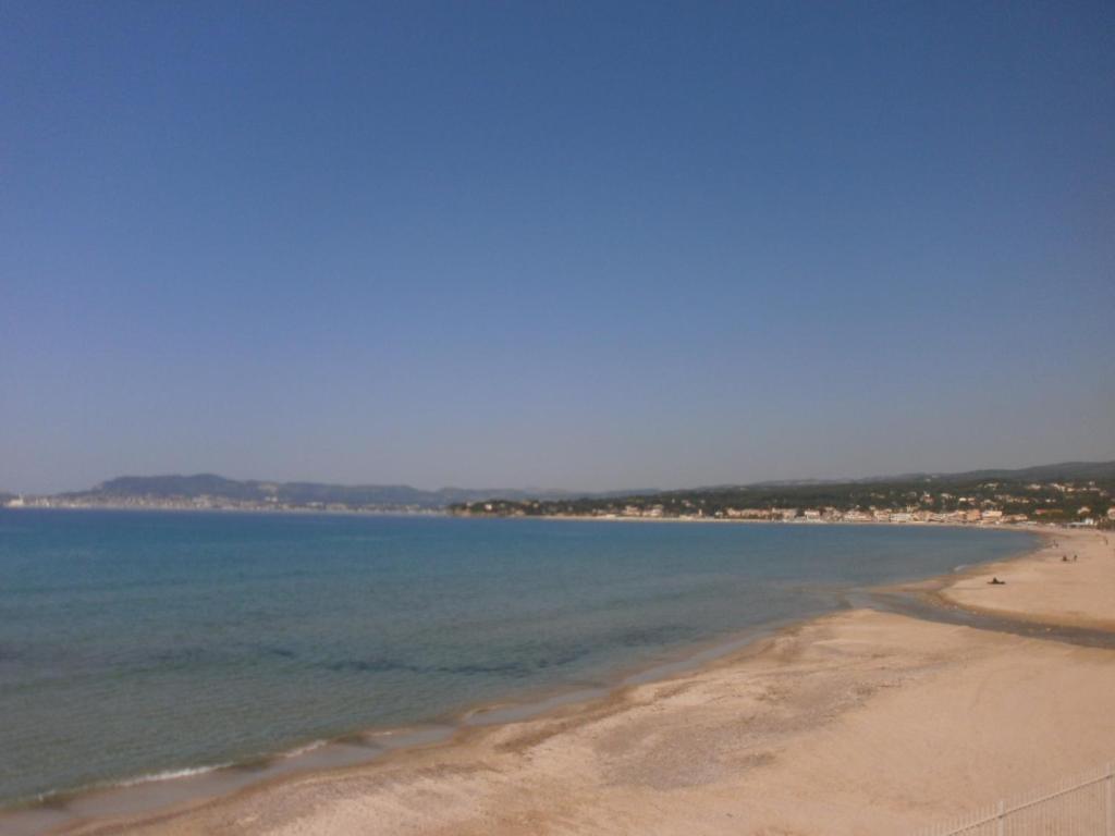 Au Tapis De Sable Hotel Saint-Cyr-sur-Mer Room photo